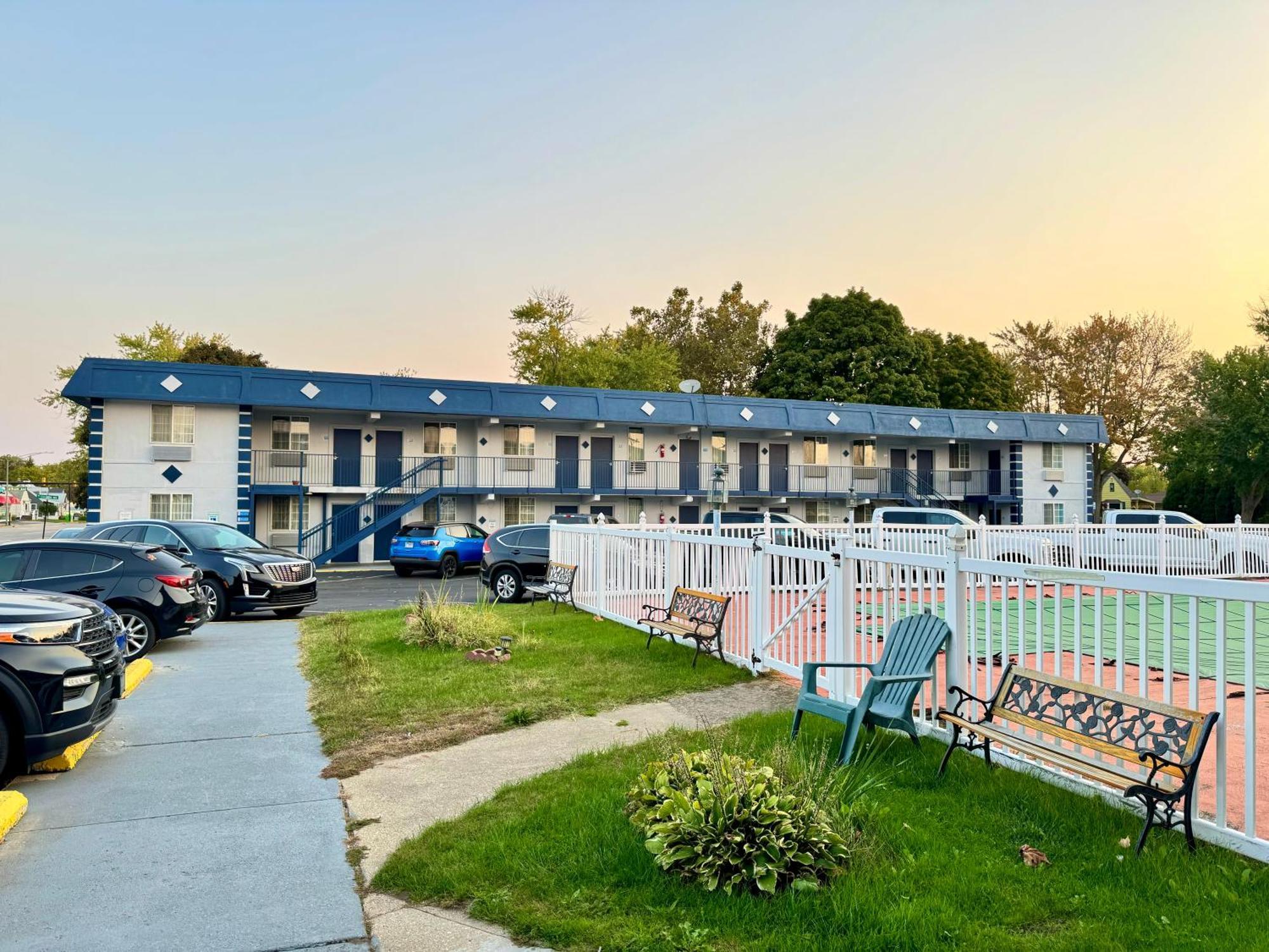 Rodeway Inn Saint Joseph Bagian luar foto